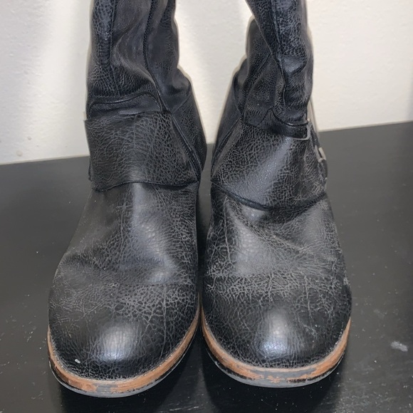Crown Vintage Riding Boots.  Size 8.5.  Vegan Leather.  Lined. Large buckle. - Picture 7 of 8